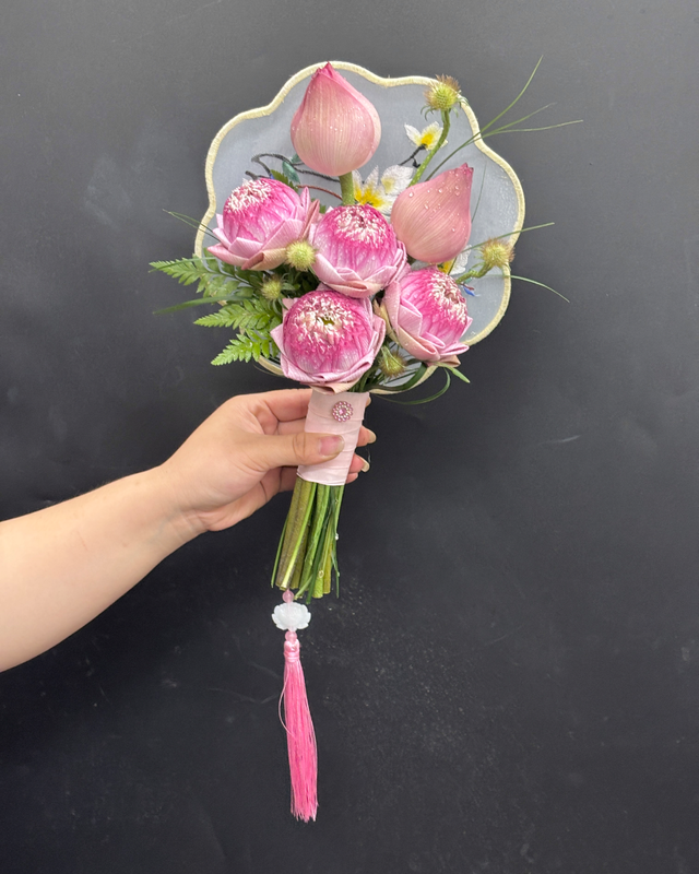 Hoa cưới quạt sen hồng