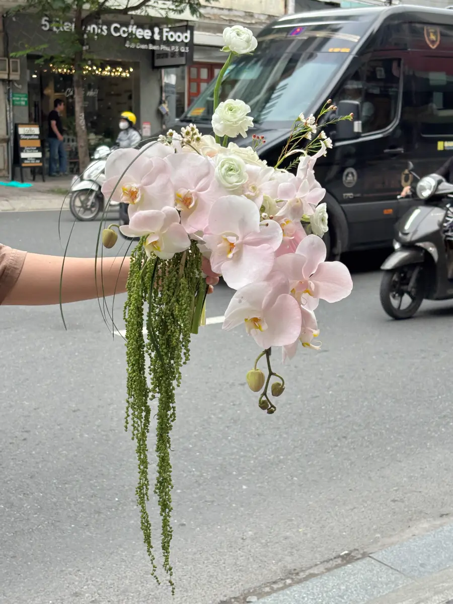 Bó hoa cưới lan hồ điệp hồng phớt