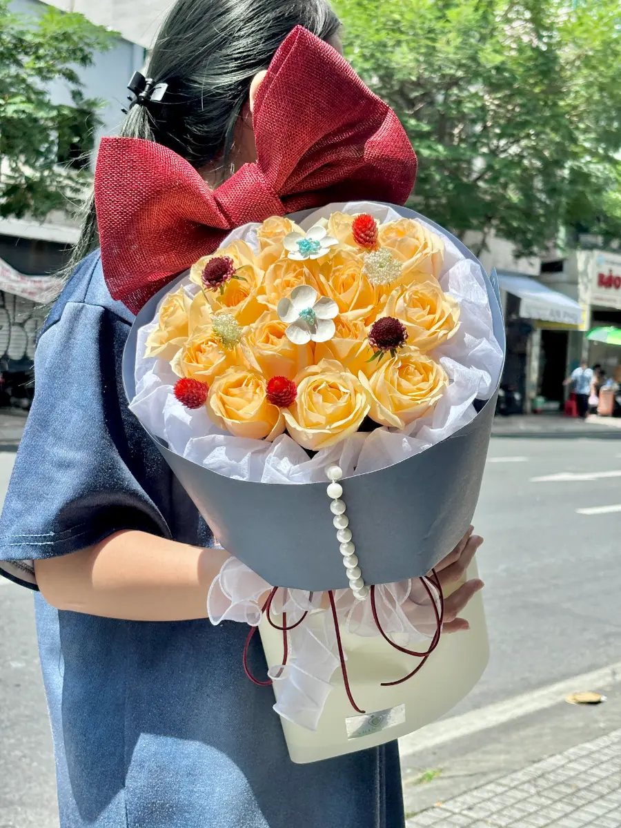 Bó hoa hồng bạch tuyết