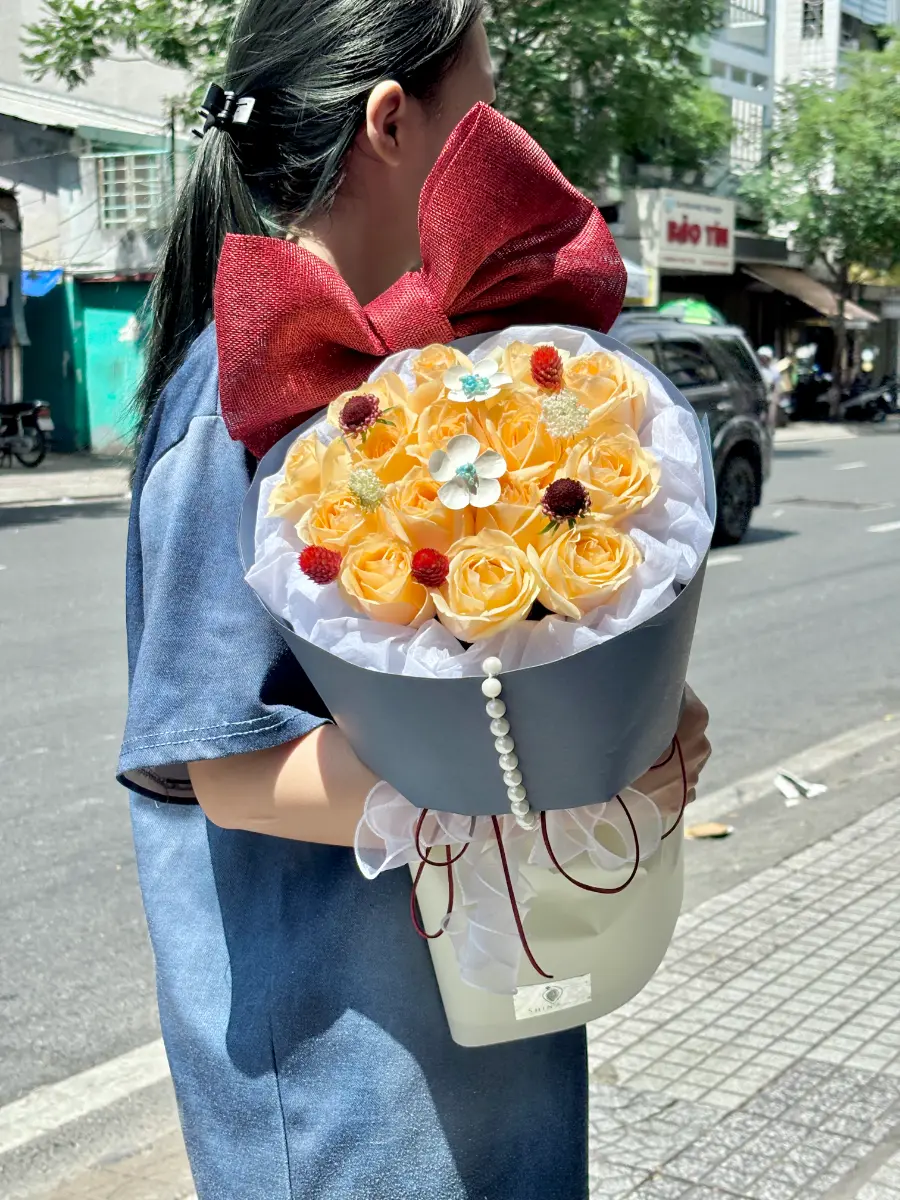 Bó hoa hồng bạch tuyết