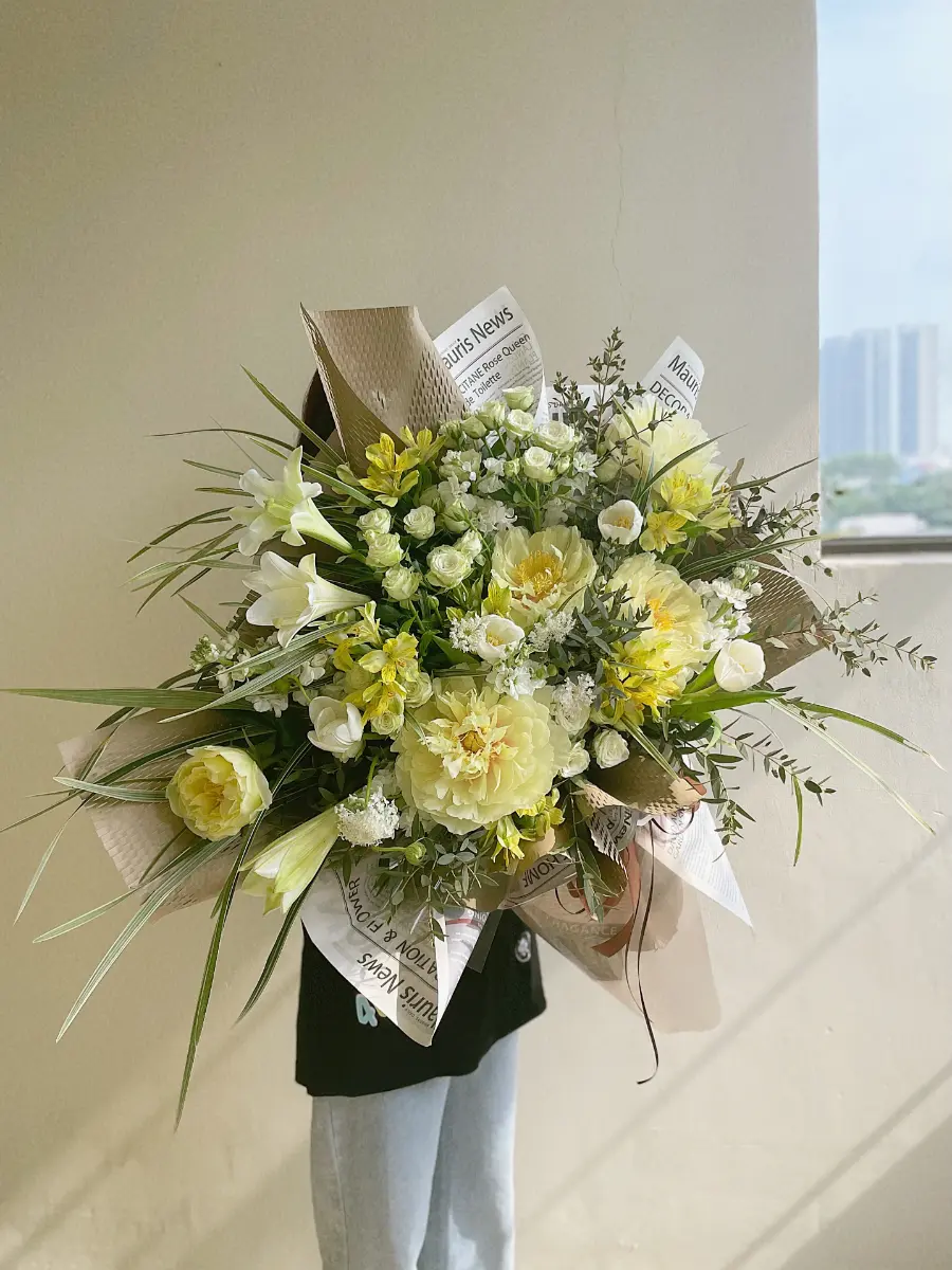 Bó hoa mẫu đơn tone vàng