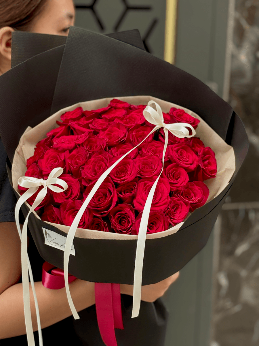 Bó hồng đỏ nơ