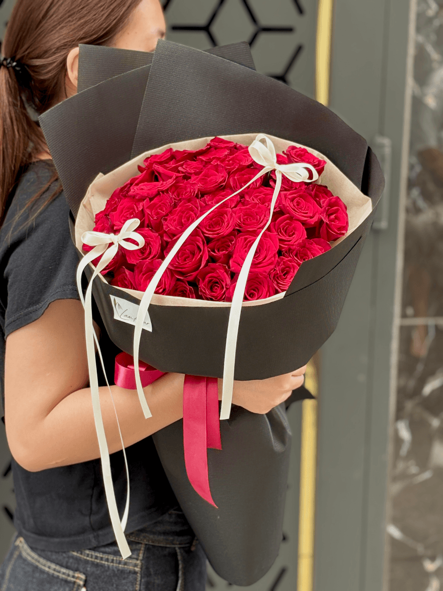 Bó hồng đỏ nơ