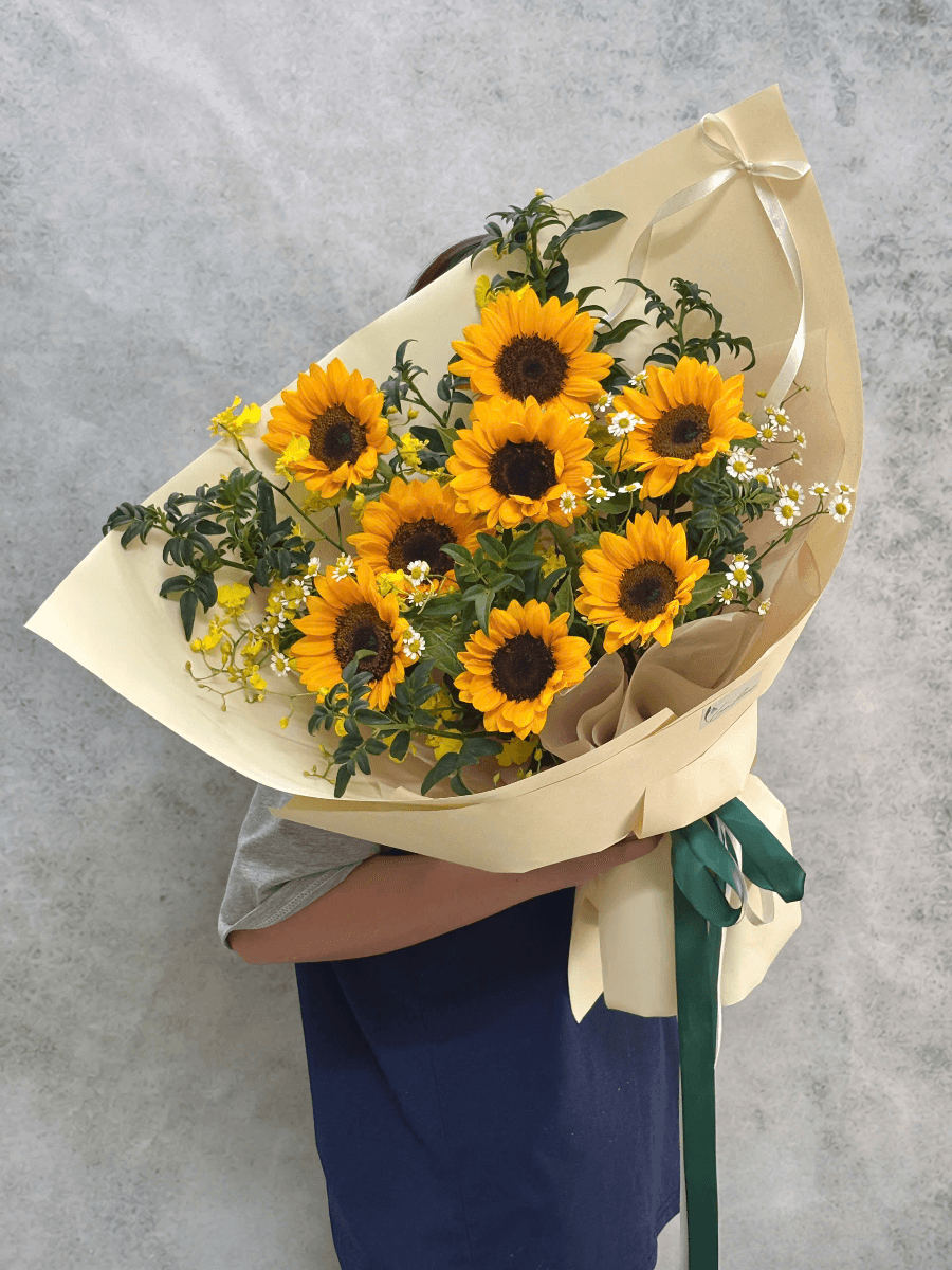 Bó hoa hương dương mix hoa lá phụ