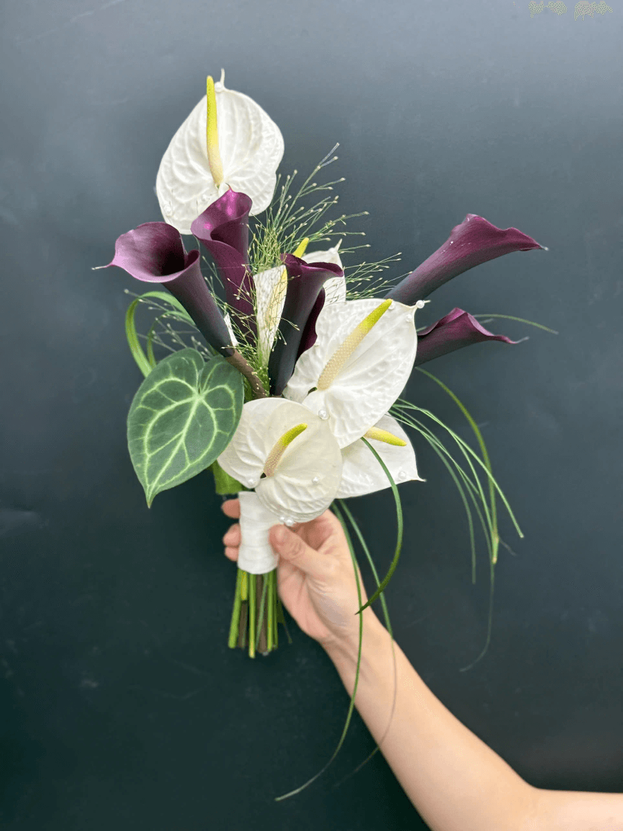 Bó hoa cưới calla đen huyền bí