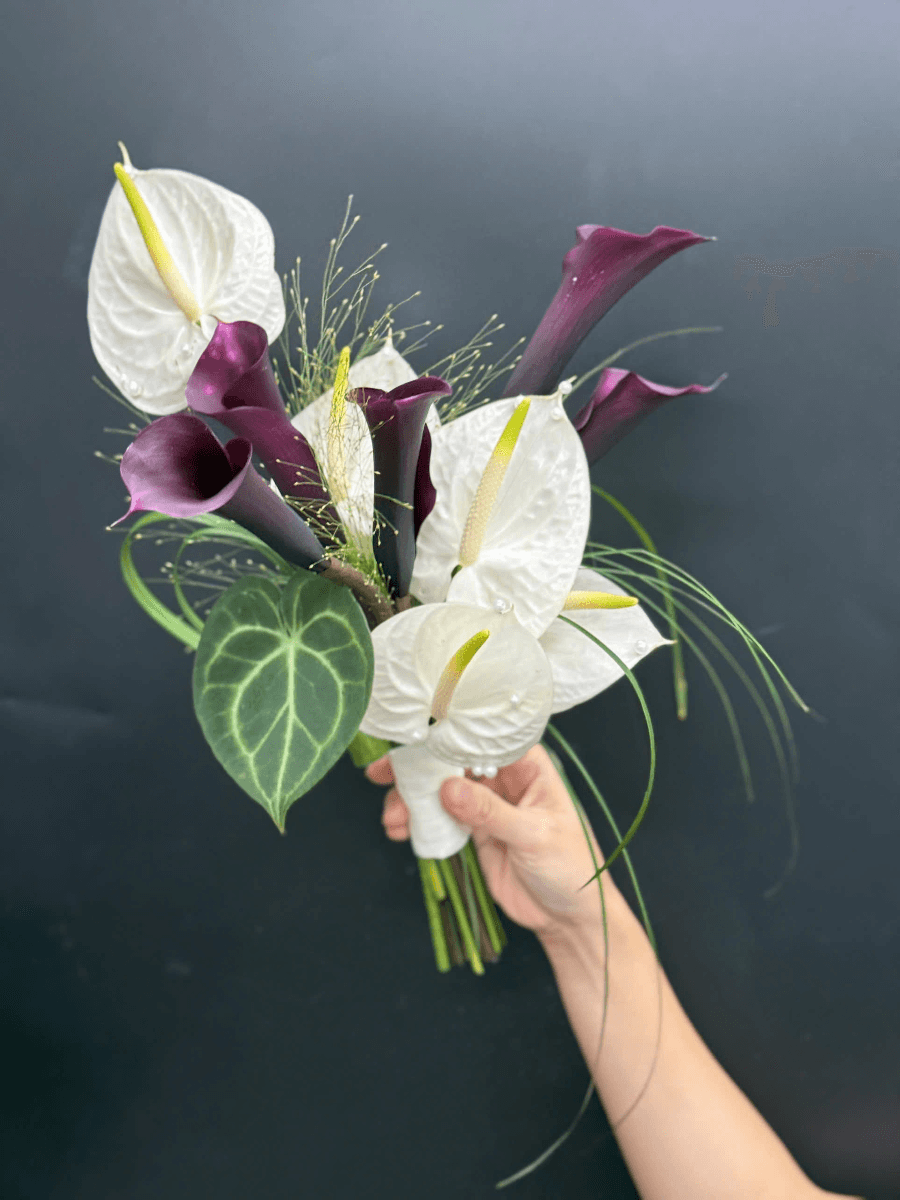 Bó hoa cưới calla đen huyền bí