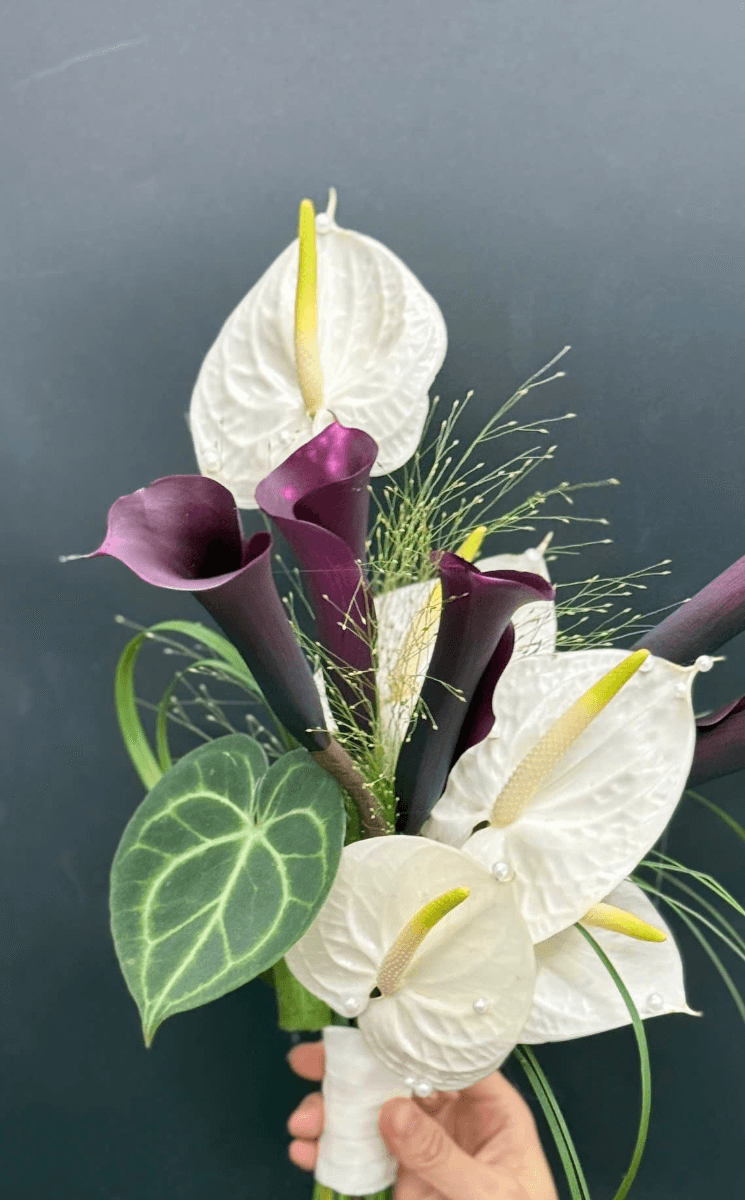 Bó hoa cưới calla đen huyền bí