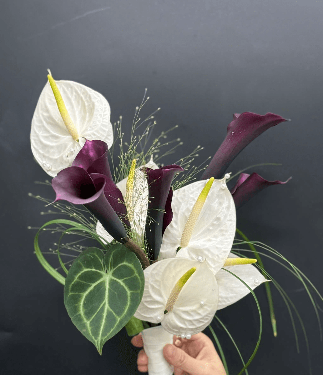 Bó hoa cưới calla đen huyền bí