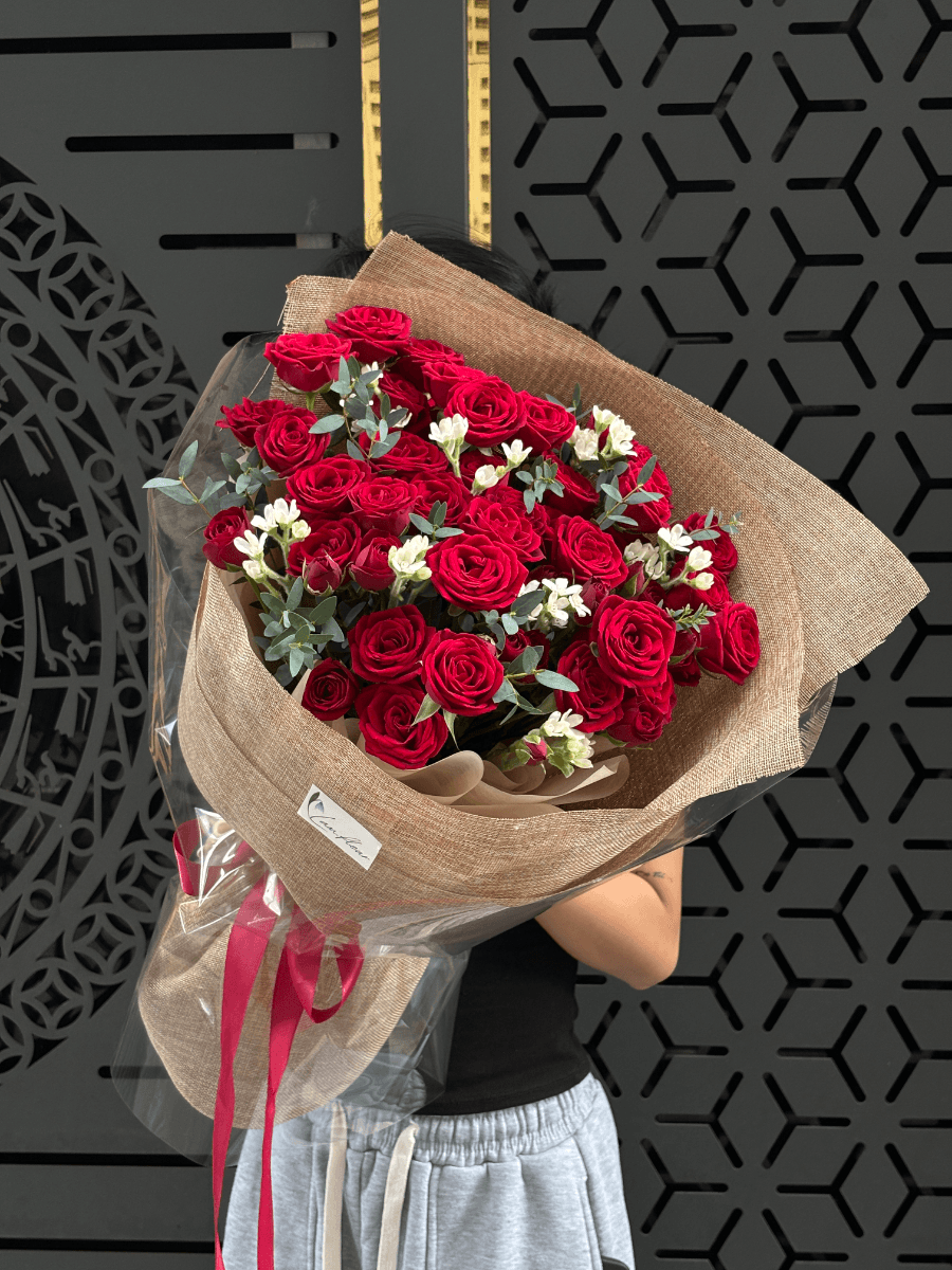 Bó hồng chùm đỏ mix sao trắng