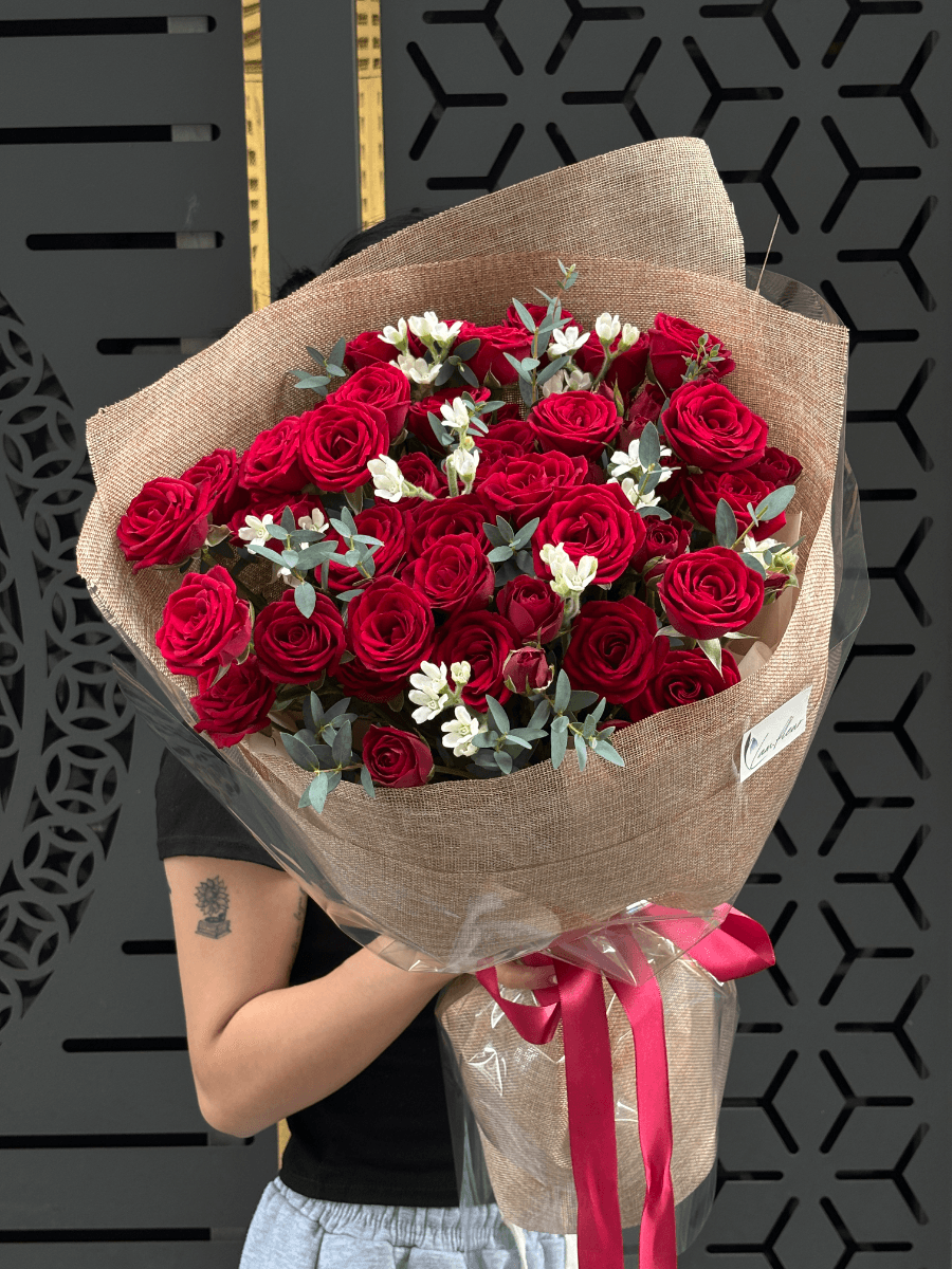 Bó hồng chùm đỏ mix sao trắng