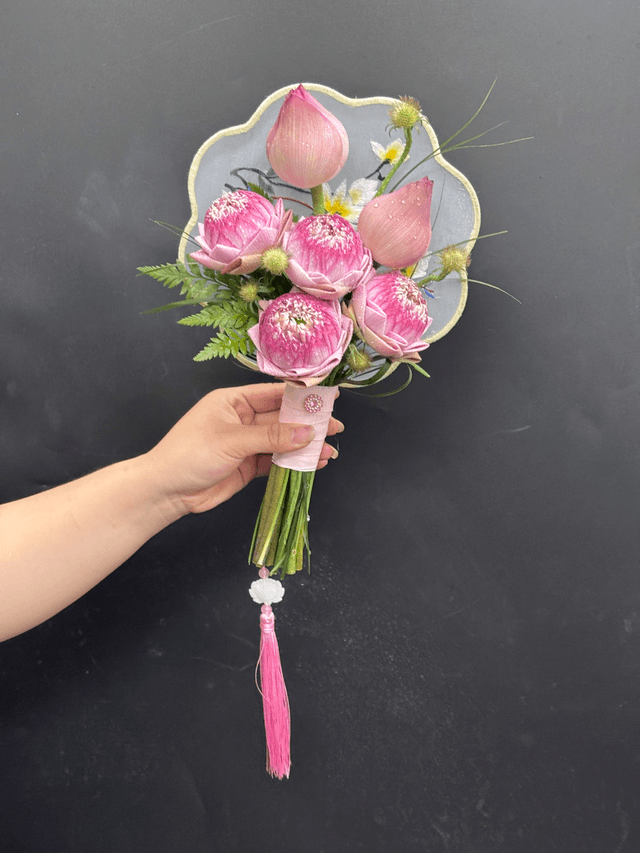 Hoa cưới quạt sen hồng