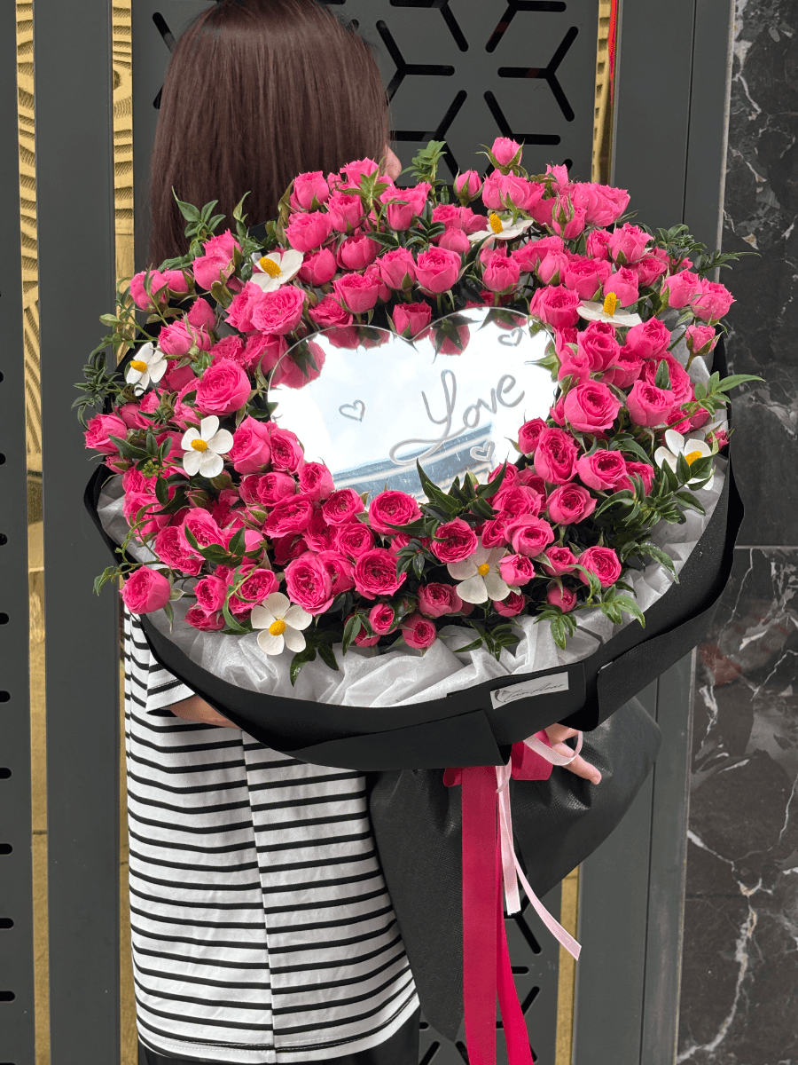 Bó hoa chùm Sophia và gương