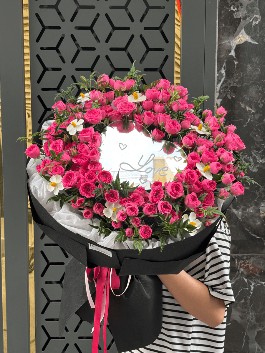 Bó hoa chùm Sophia và gương