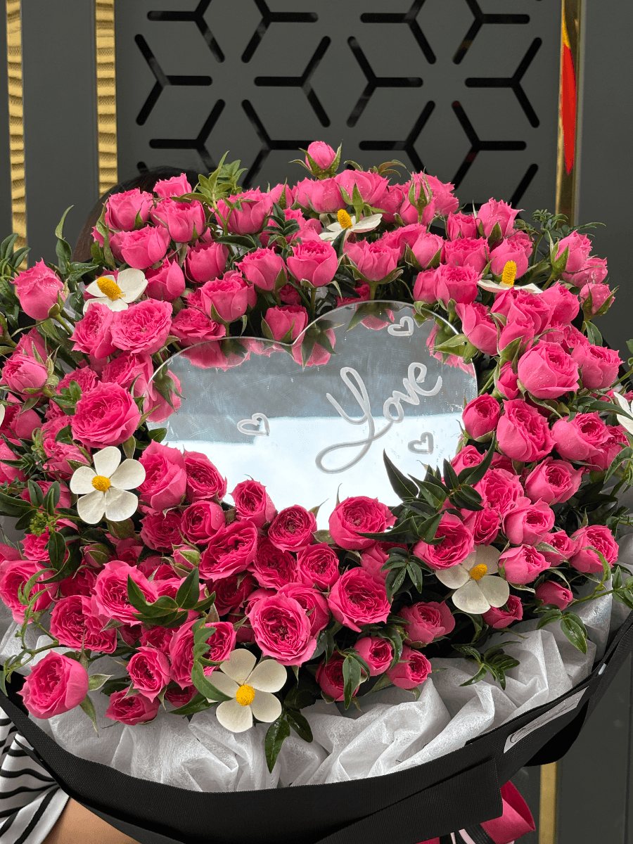 Bó hoa chùm Sophia và gương