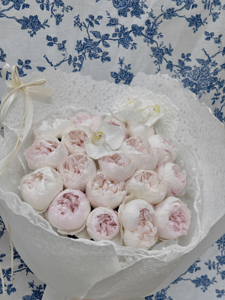 Bó hồng mẫu đơn sang trọng