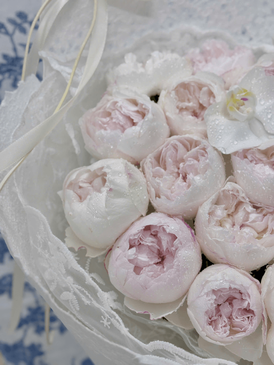 Bó hồng mẫu đơn sang trọng