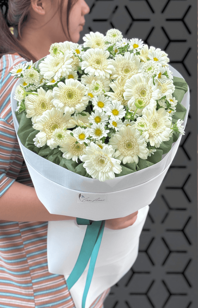 Bó hoa tone trắng xanh lá